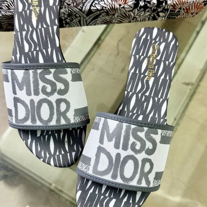 DIOR ELEGENT FLOPS