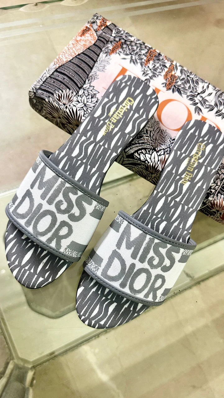 DIOR ELEGENT FLOPS